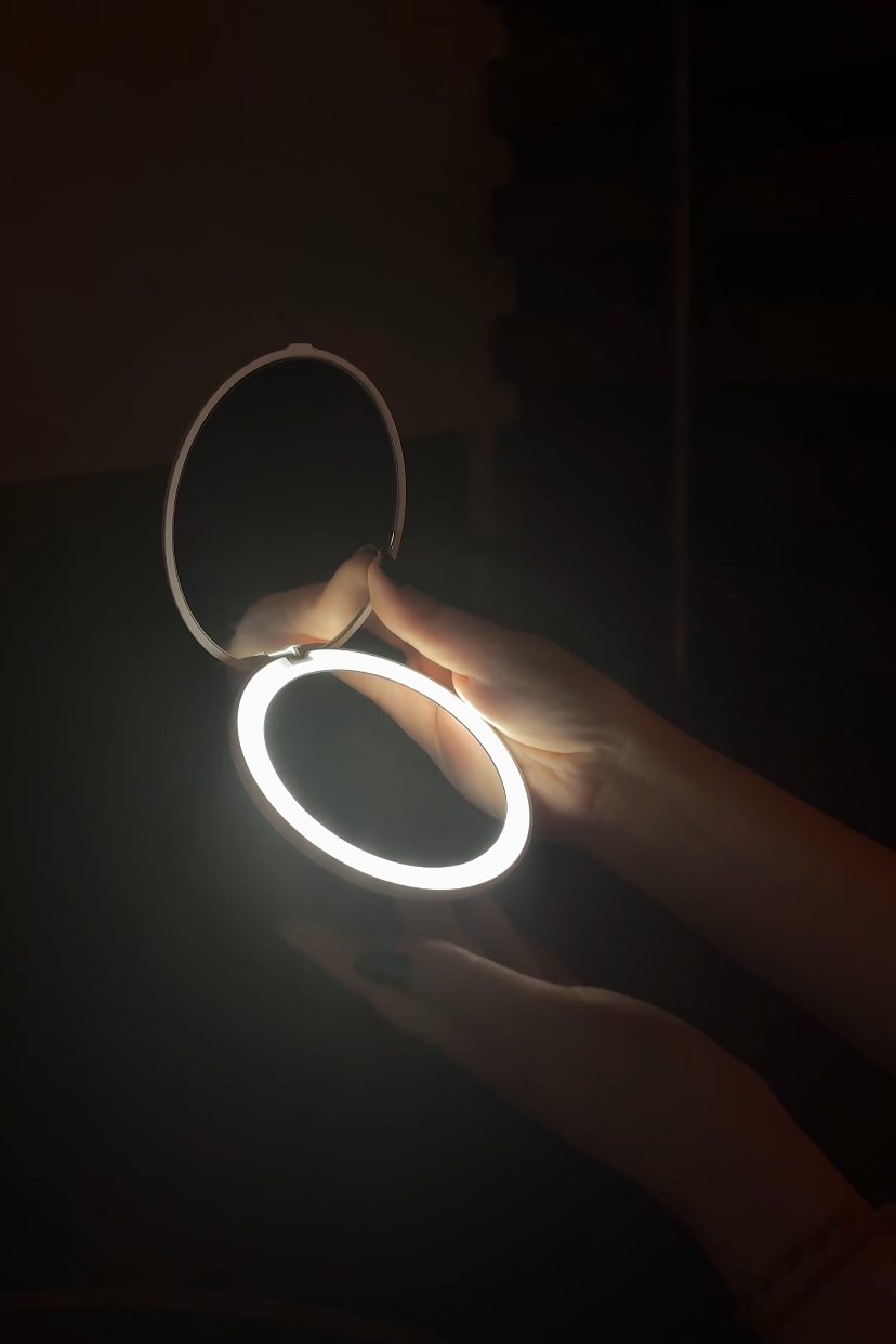 LOM2062- 16 Led Işıklı 1X-5X Şarj Edilebilir Cep - Çanta Makyaj Aynası (Beyaz) 